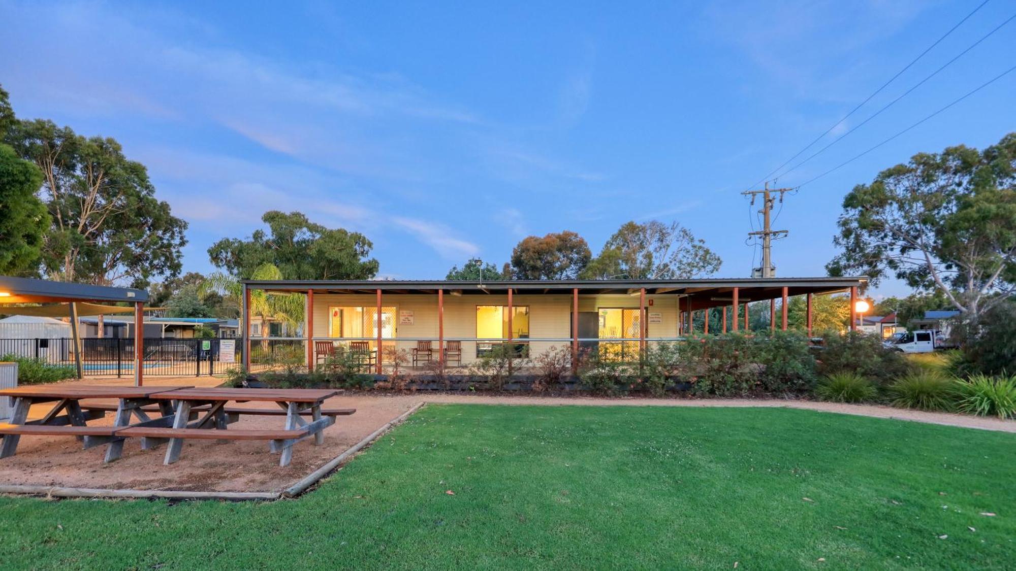 Yarrawonga Riverlands Tourist Park Esterno foto